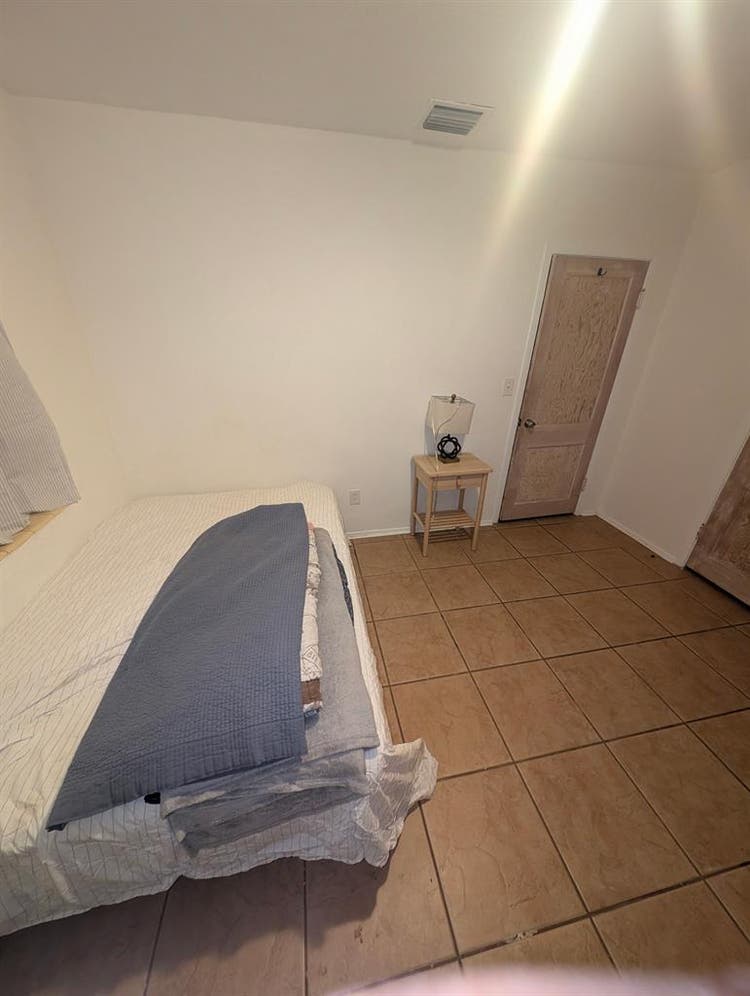 Room for rent. 1 year lease.