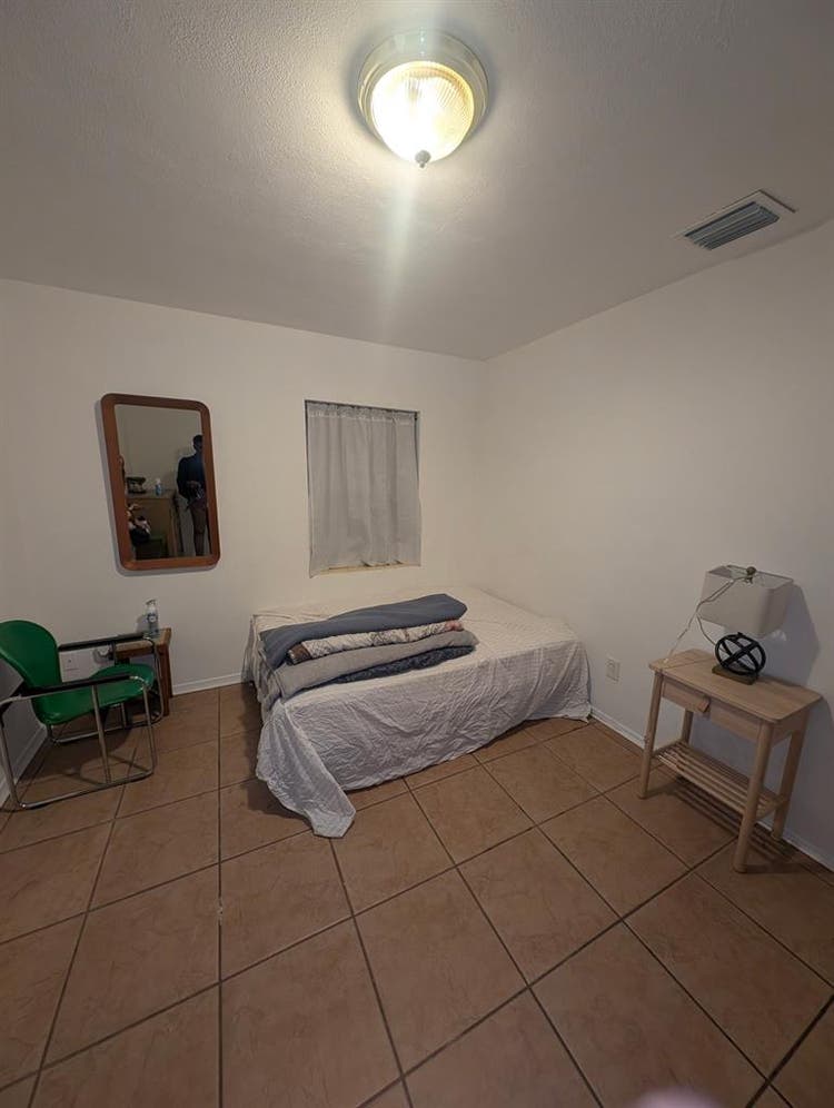 Room for rent. 1 year lease.