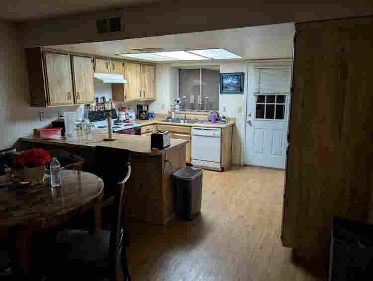 Room in a 4 bedroom house available