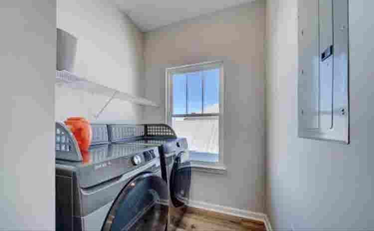 Master bedroom for rent