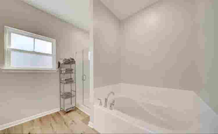 Master bedroom for rent