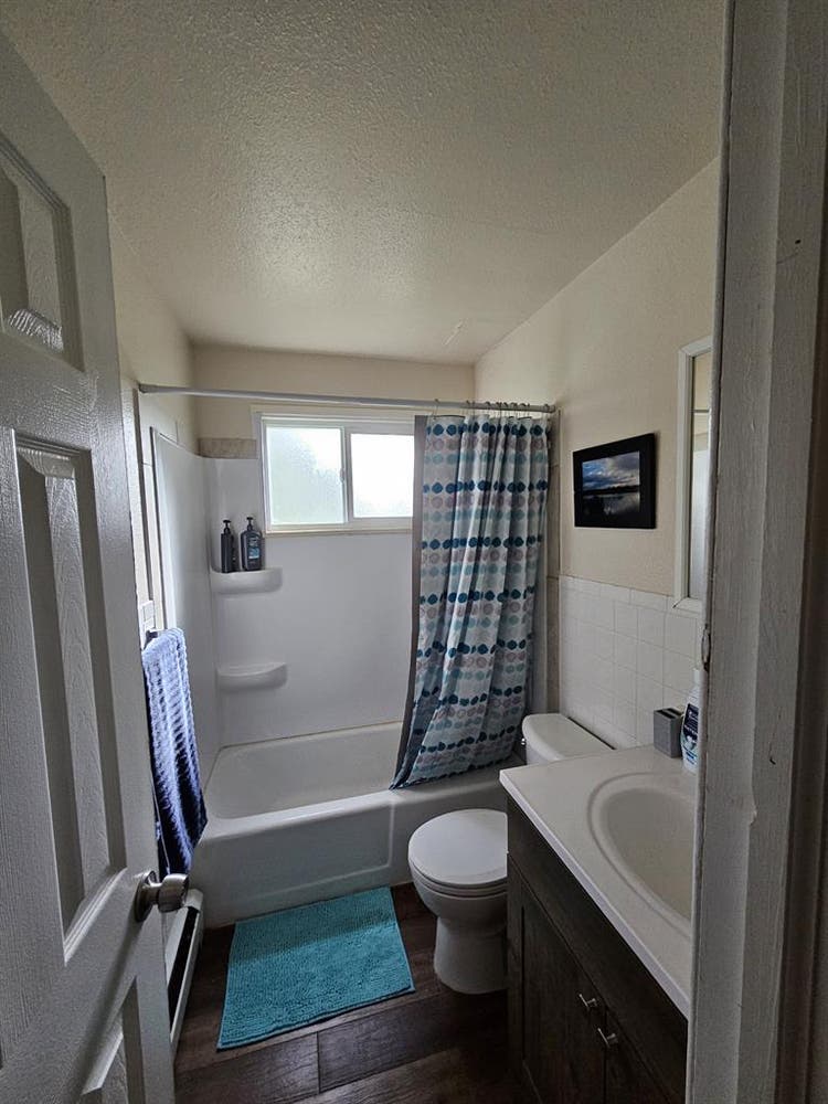 Ground level apartment, medium room