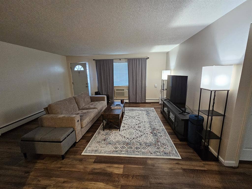 Ground level apartment, medium room