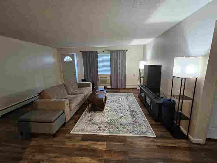Ground level apartment, medium room