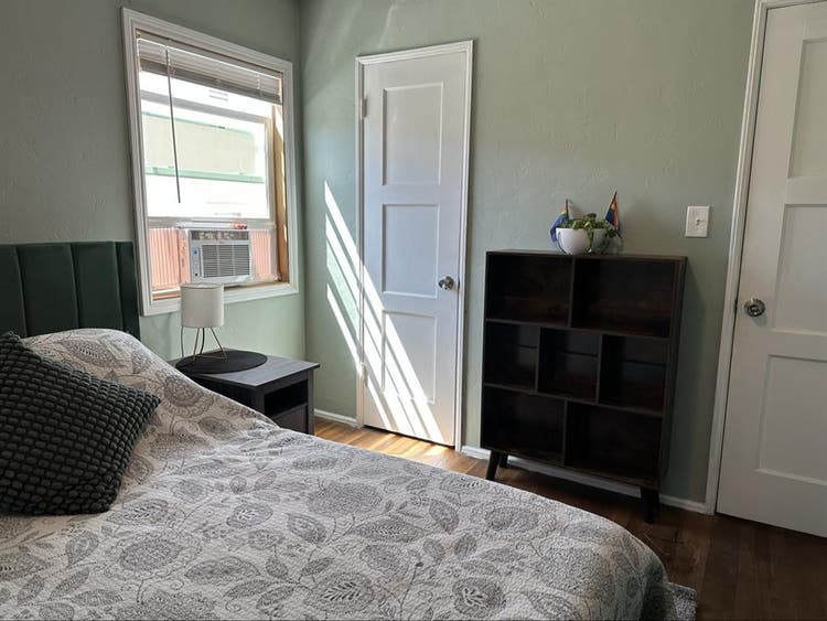 Professional
Female to share house