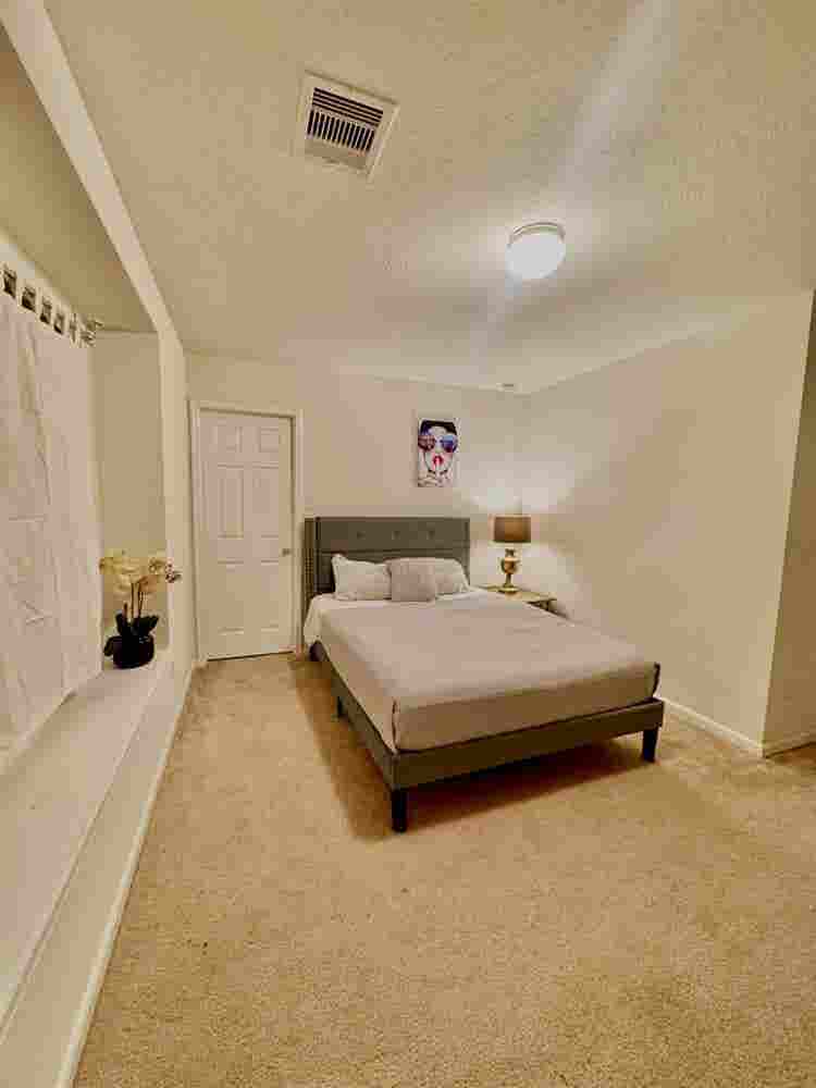 Seeking responsible female tenant