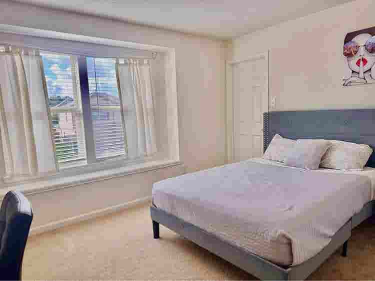 Seeking responsible female tenant