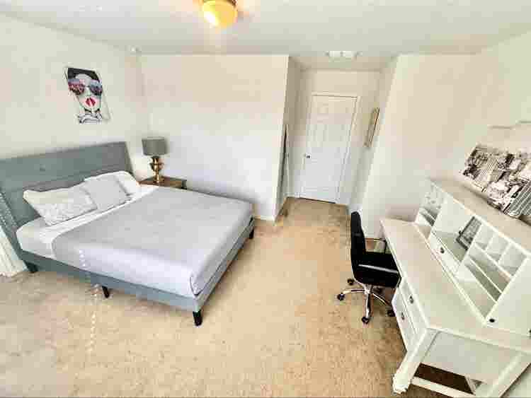 Seeking responsible female tenant