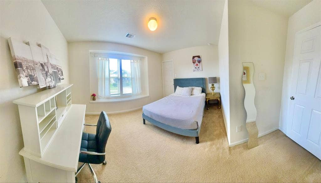 Seeking responsible female tenant