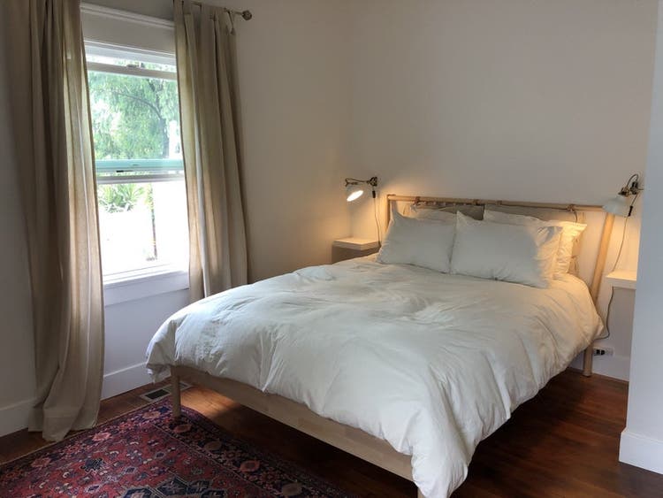 Rooms next to Flicks /Whole Foods