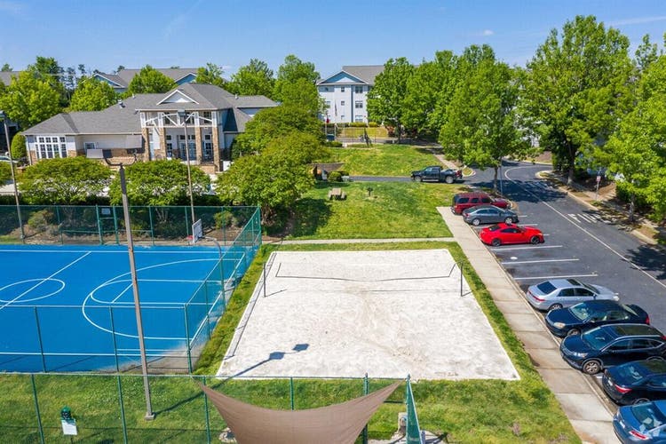 Latitude Sublease – Move ASAP