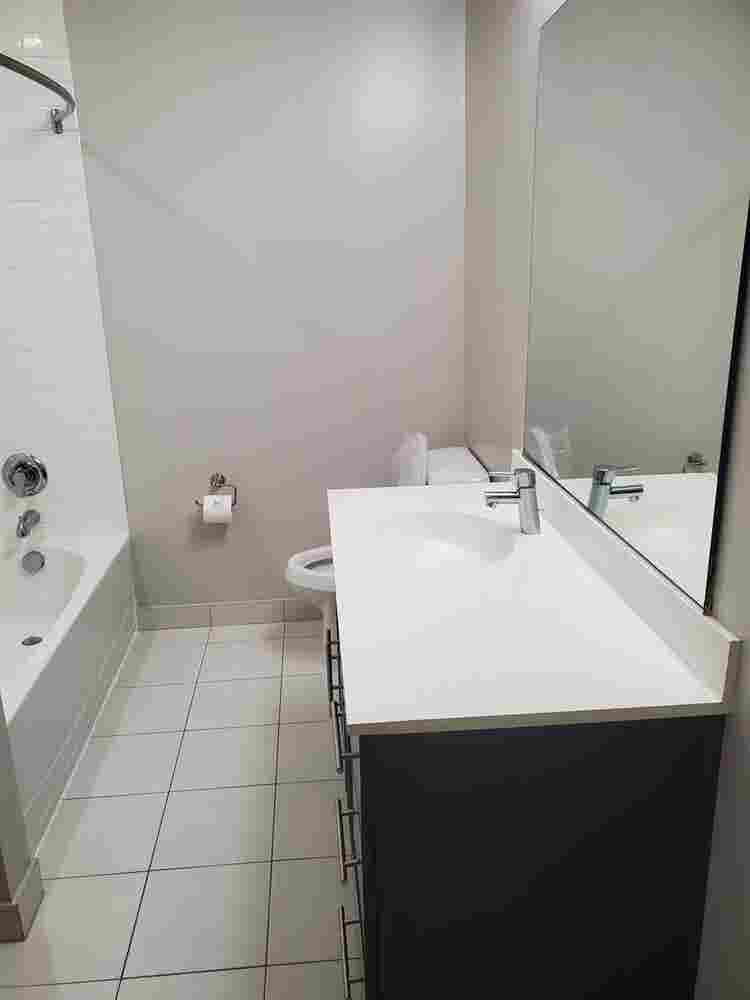 Spacious room w/ private bath