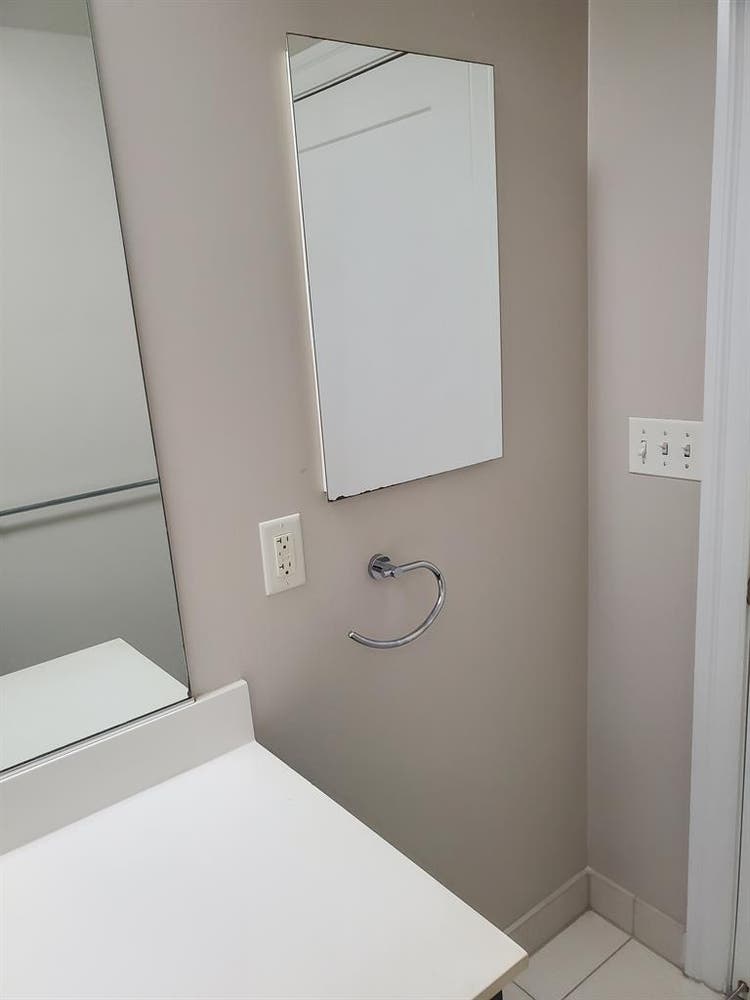 Spacious room w/ private bath