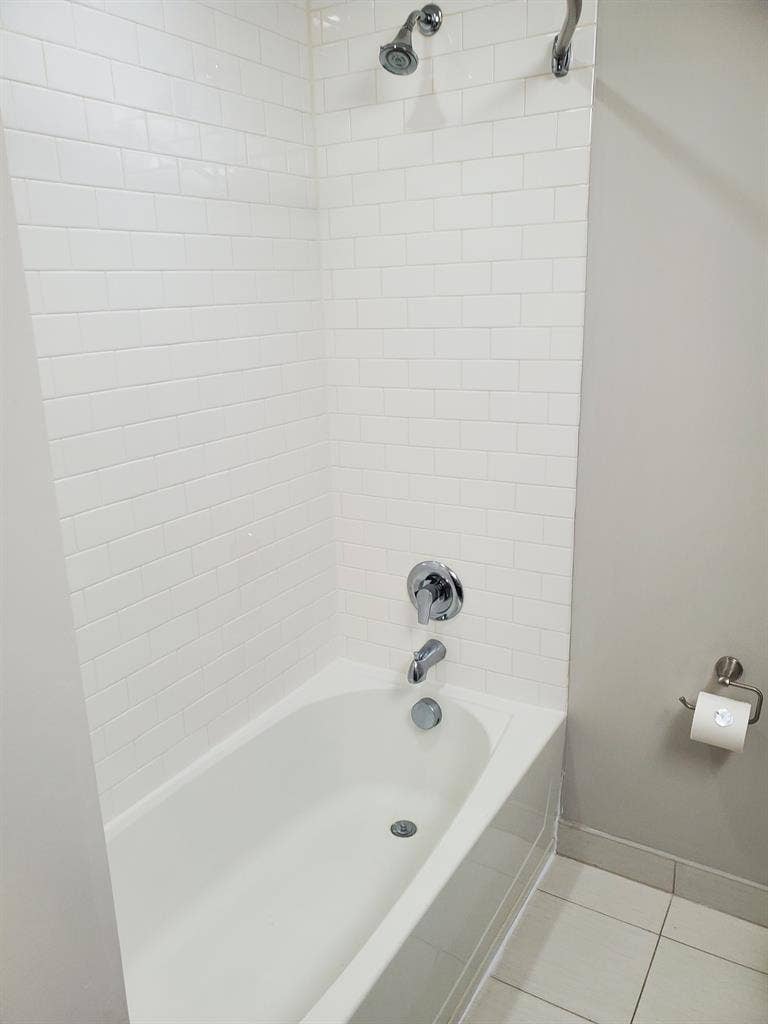 Spacious room w/ private bath