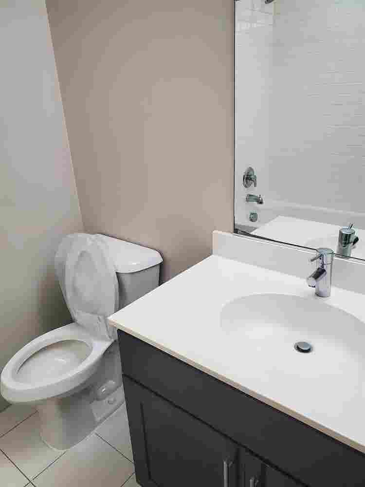 Spacious room w/ private bath