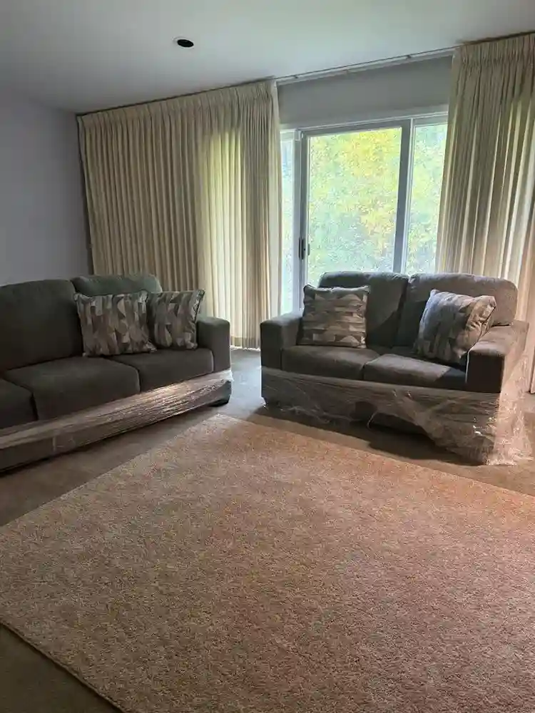 2 RMs shared bath or 1 rm pvt bath