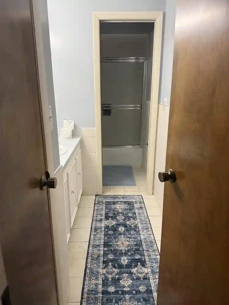 2 RMs shared bath or 1 rm pvt bath