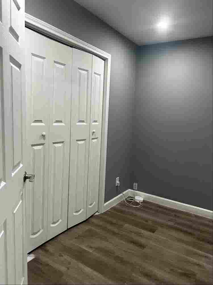 Private room (female roommate only)