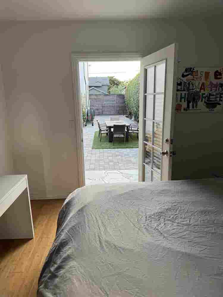 Room for rent in Venice home!