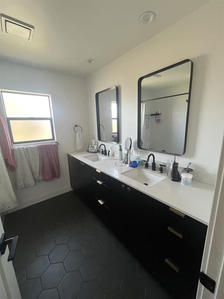 Room for rent in  bath house