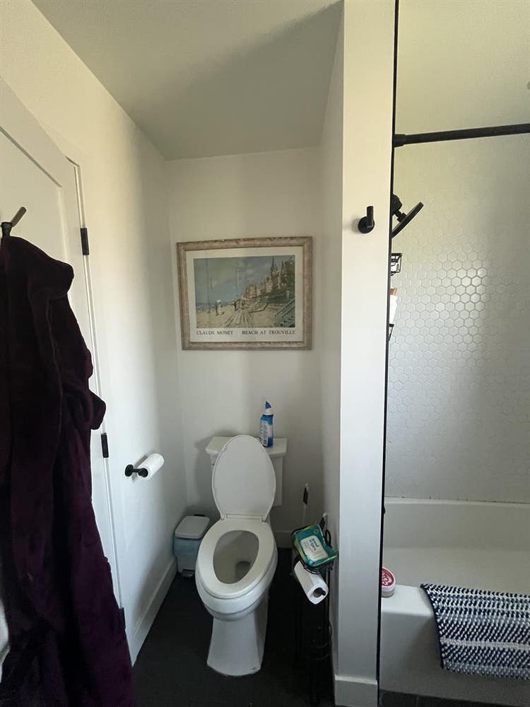 Room for rent in  bath house