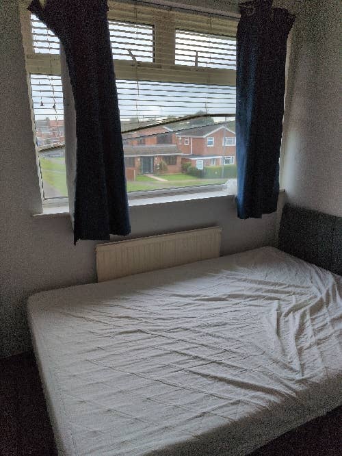 Single room available for rent