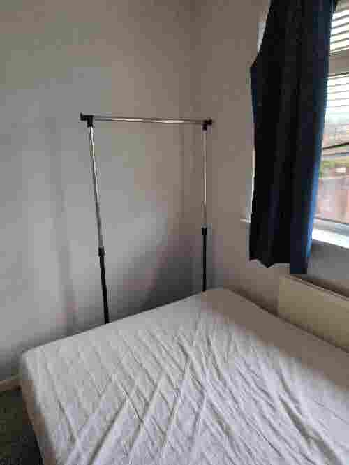 Single room available for rent