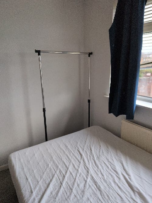 Single room available for rent