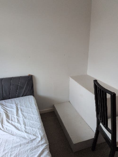 Single room available for rent
