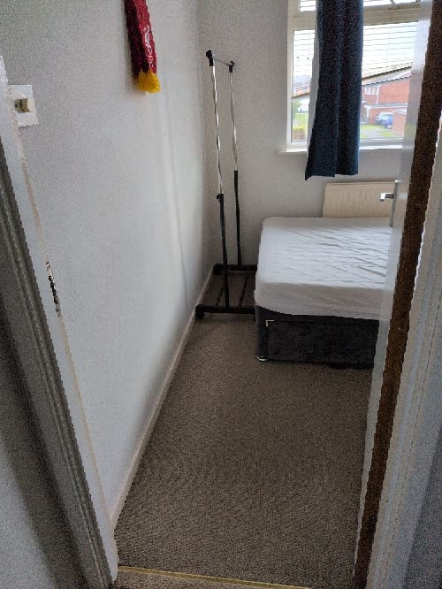 Single room available for rent