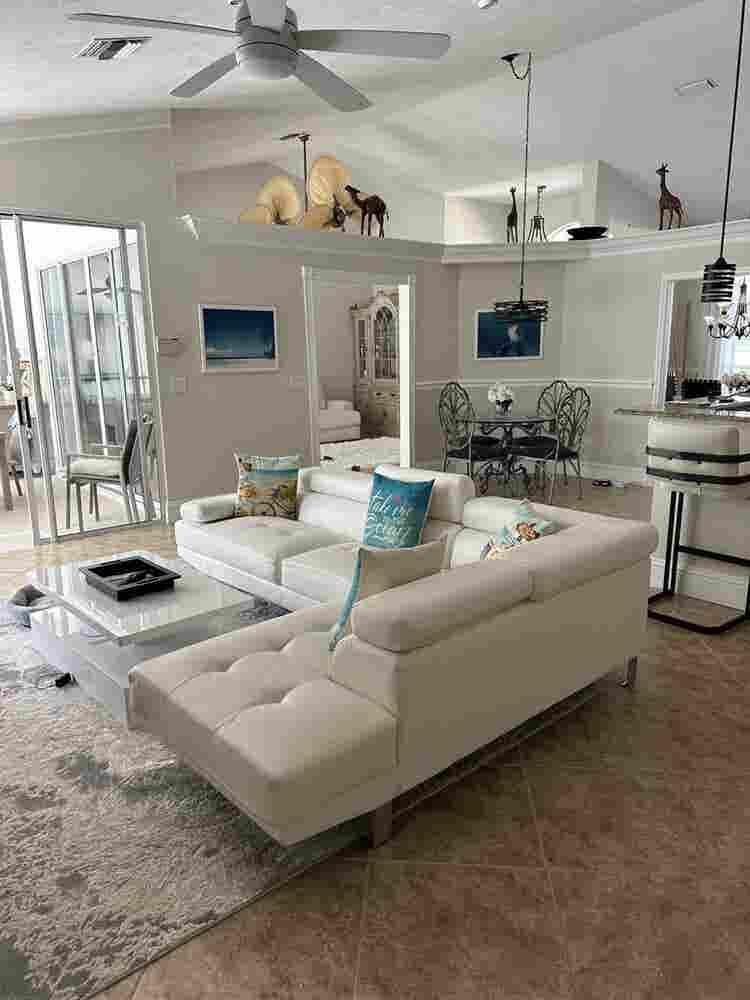 ROOM FOR RENT IN A BEAUTIFUL HOME