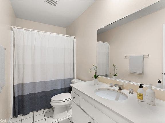 Charming single level bath
