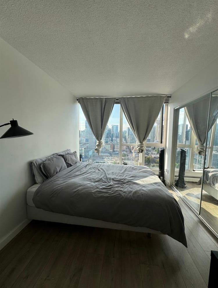 Master bedroom w private bathroom