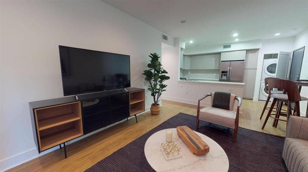 1 BR in Los Angeles