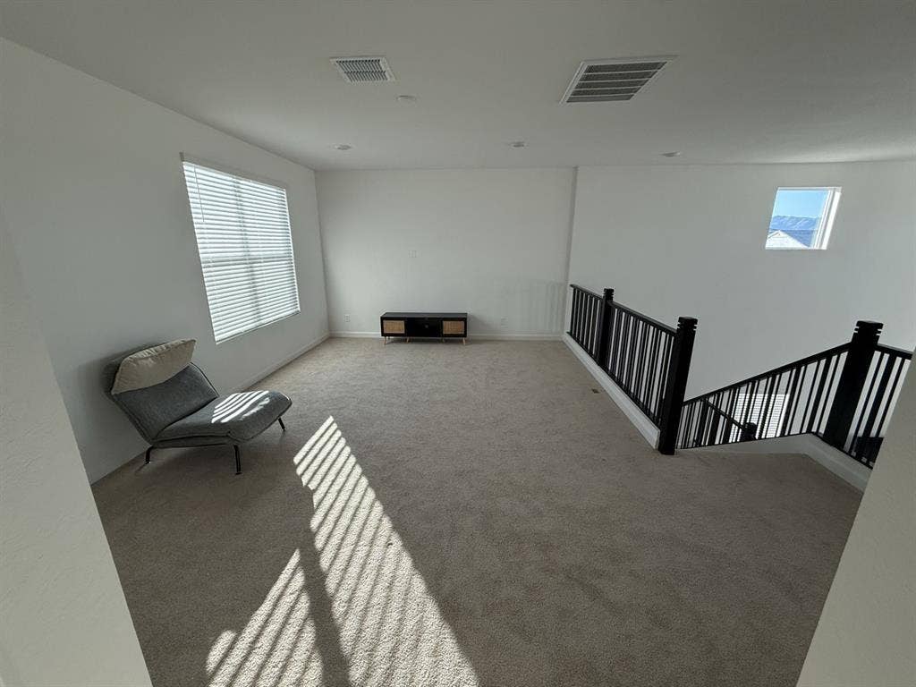 Private room/bathroom + Loft