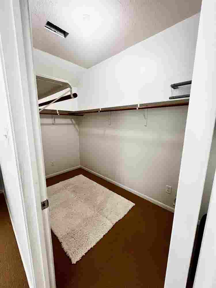 Room for rent- FEMALES ONLY