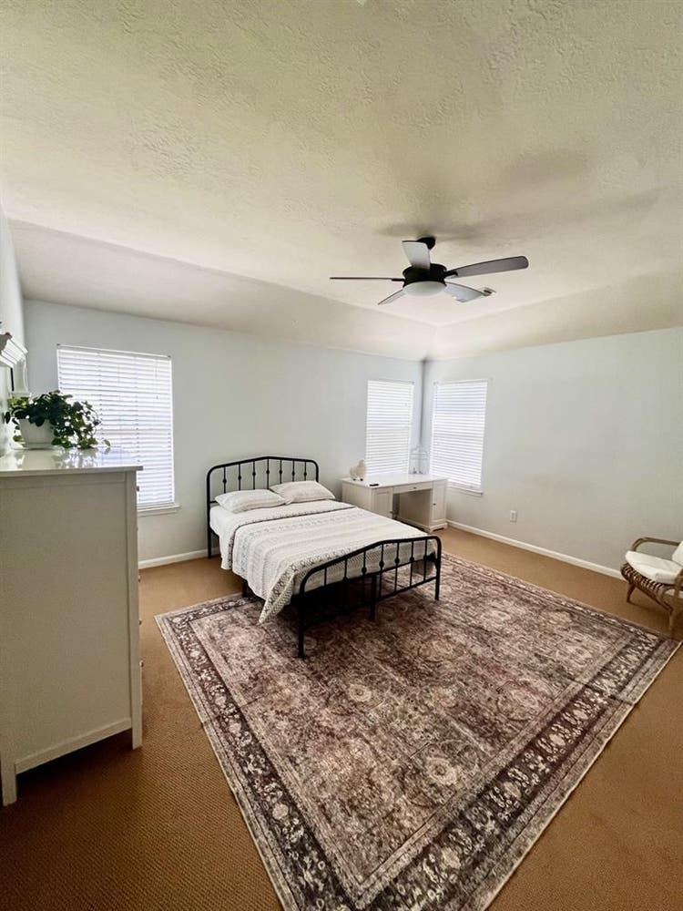 Room for rent- FEMALES ONLY