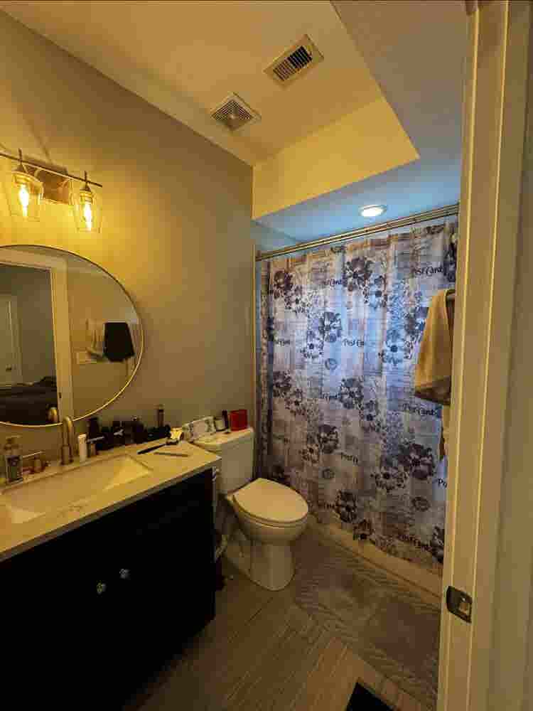 Private Bedroom (UH MAIN CAMPUS)