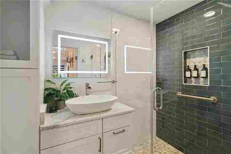 7 BR in Duluth
