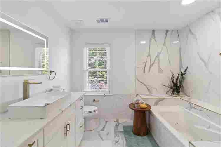 7 BR in Duluth