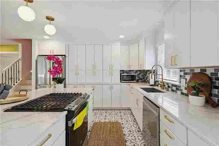 7 BR in Duluth