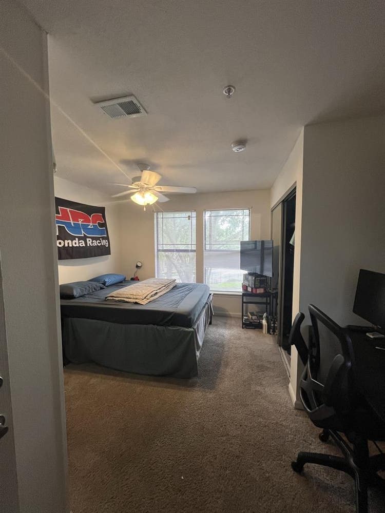Urgent sublease FOREST LAKE