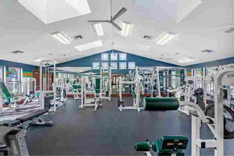 Urgent sublease FOREST LAKE