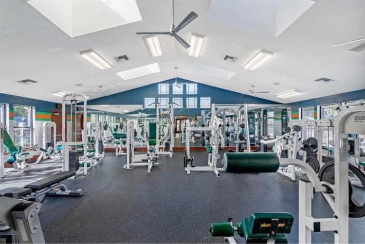 Urgent sublease FOREST LAKE