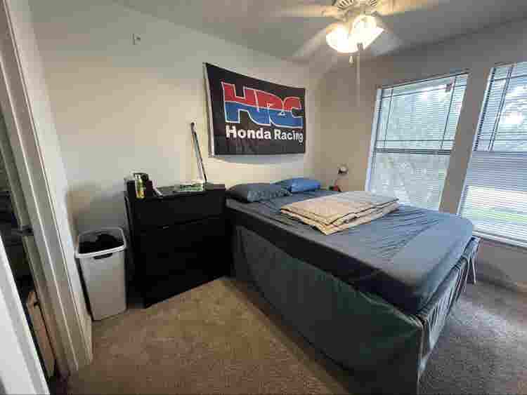 Urgent sublease FOREST LAKE