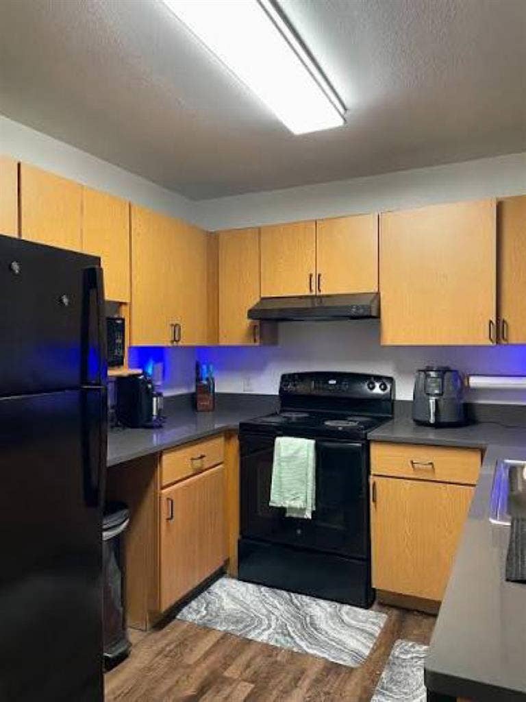 Urgent sublease FOREST LAKE