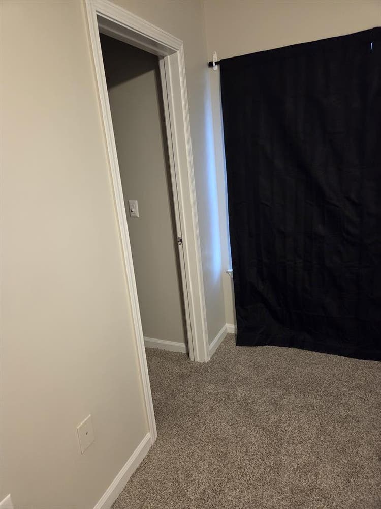 Room available for rent!!