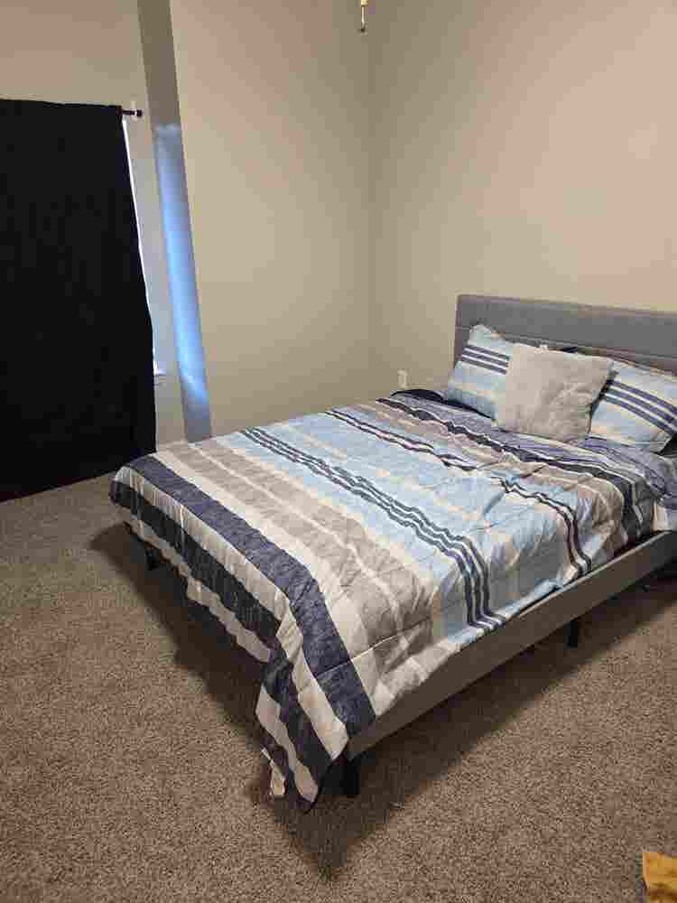 Room available for rent!!
