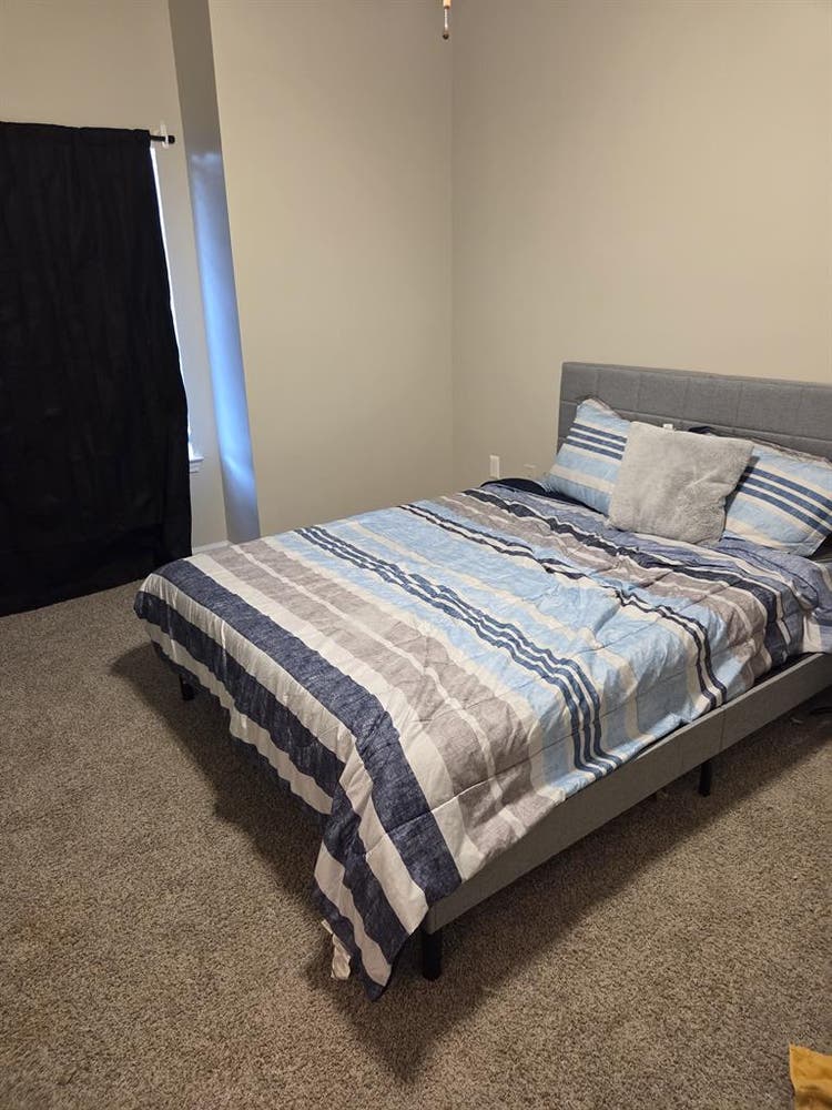 Room available for rent!!