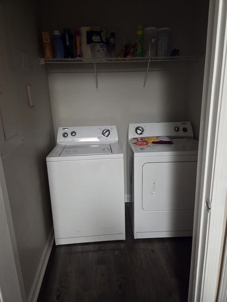 Room available for rent!!